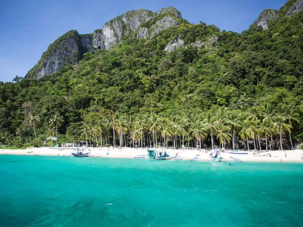 El Nido Palawan limestone cliffs and hidden lagoons