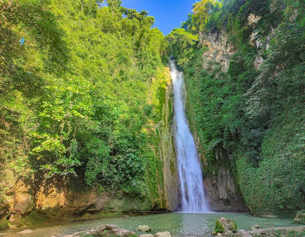 best waterfall adventures to explore in cebu tumalog falls oslob 13